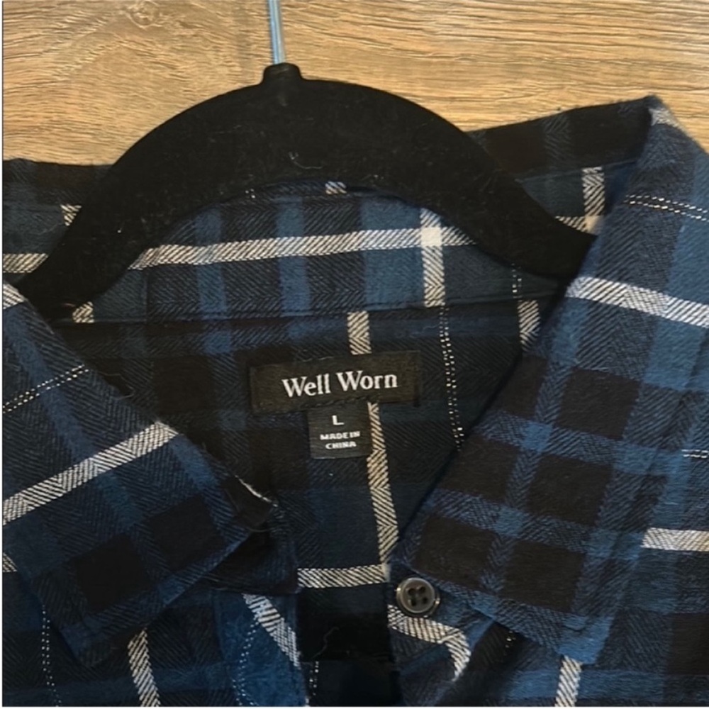 NWOT Well Worn Navy and Black Plaid Shirt Size Large - Picture 2 of 7